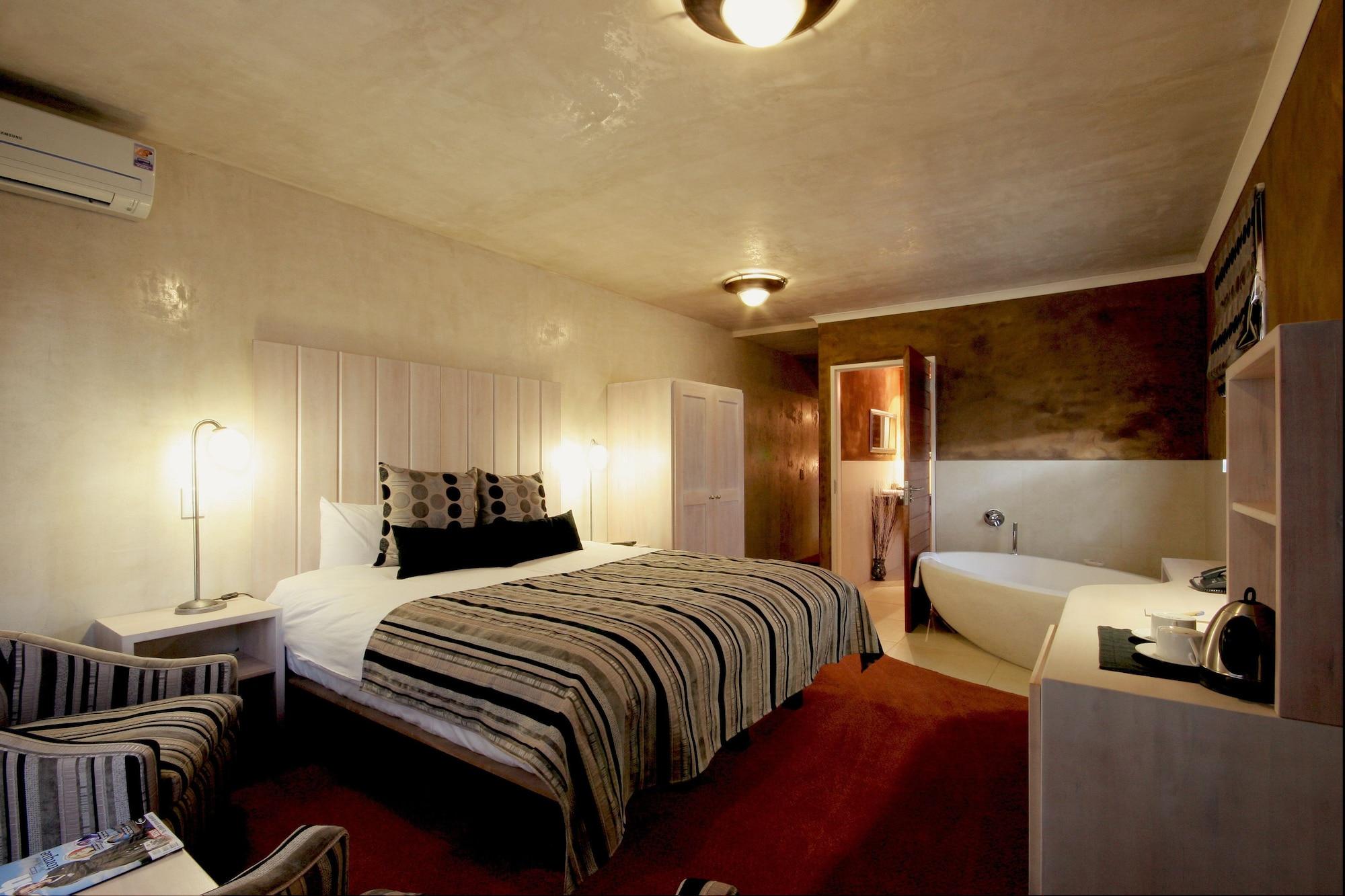 อัฟริกัน ร็อค โฮเต็ล แอนด์ สปา Hotel เคมป์ตัน พาร์ค ภายนอก รูปภาพ